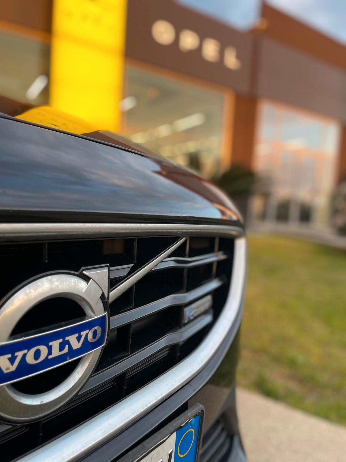 Volvo V40 D3 Geartronic R-design Momentum