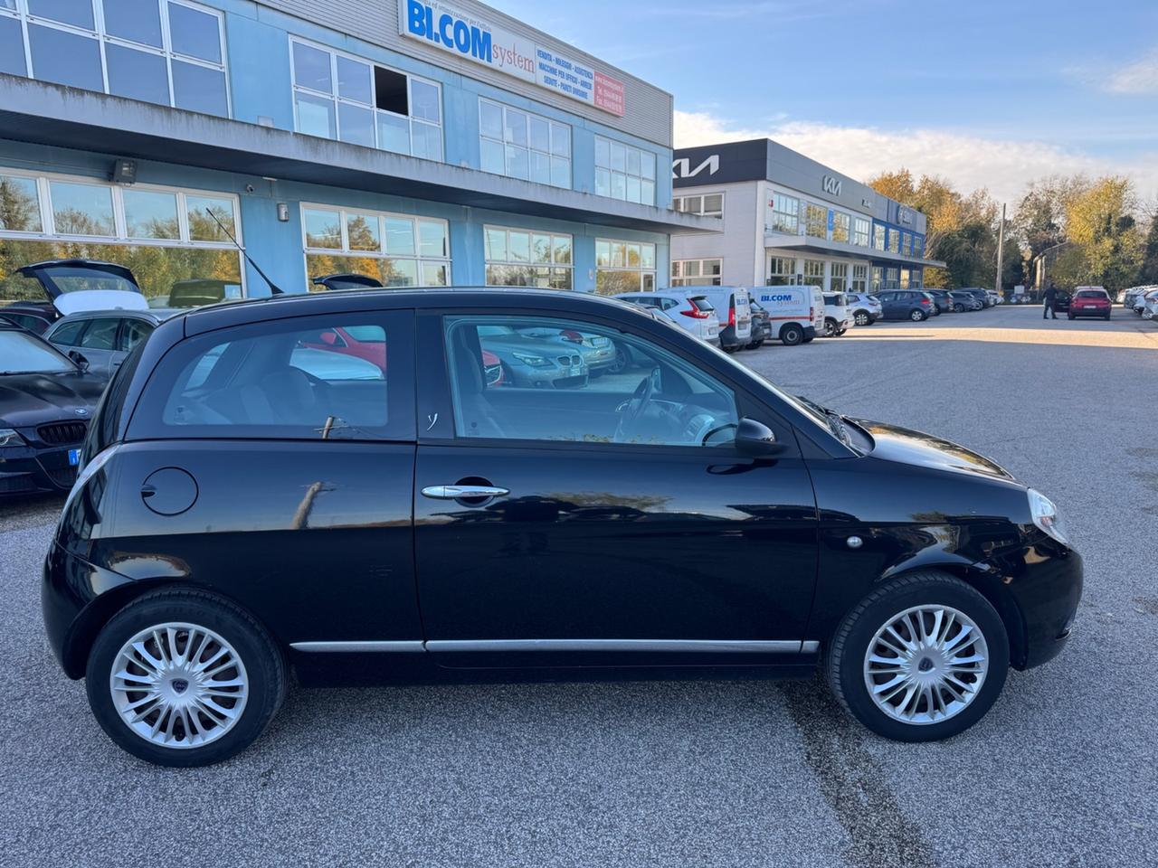 Lancia Ypsilon 1.2 Platino NEOPATENTATI