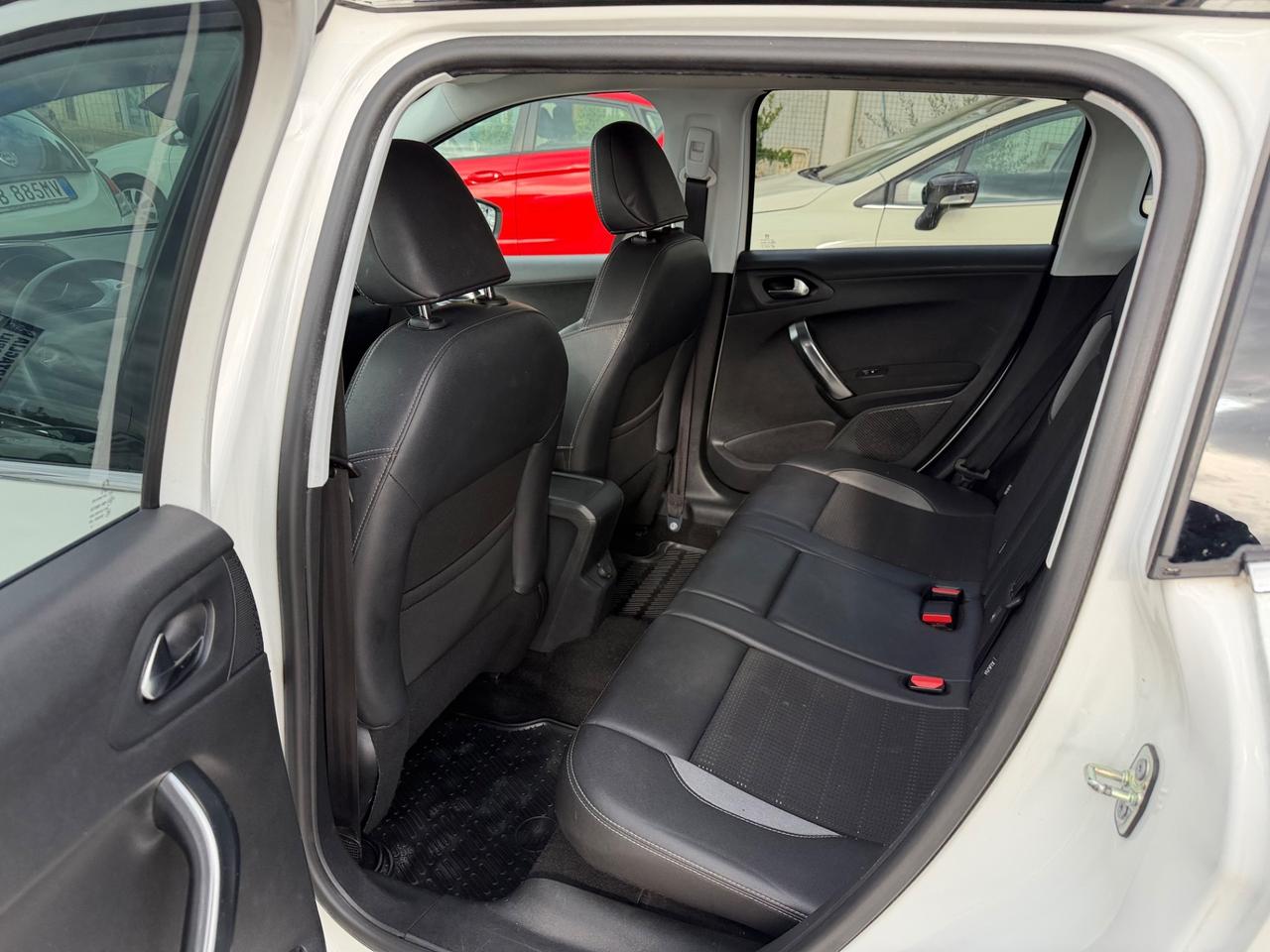 Peugeot 2008 1.6 e-HDi 115 CV Stop&Start Féline