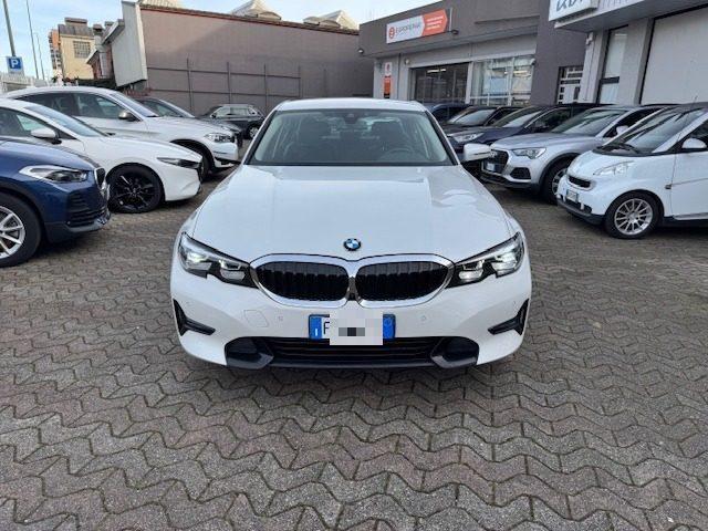 BMW 330 e Business Advantage