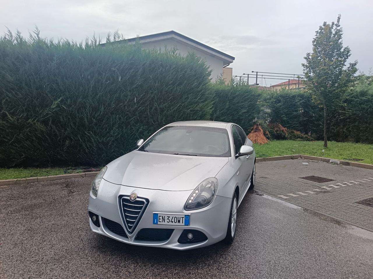Alfa Romeo Giulietta 2.0 JTDm-2 140 CV Distinctive ok neo patente