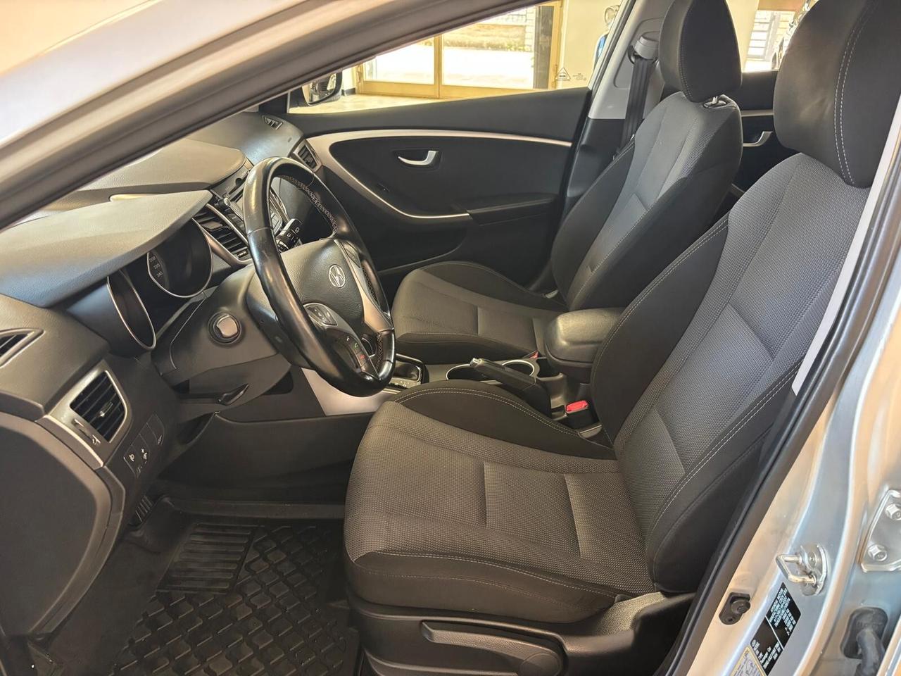 HYUNDAI I30 ANNO 2013 DS 1.6 AUTOMATICA ADATTA NEOPATENTATI KM 64 MILA