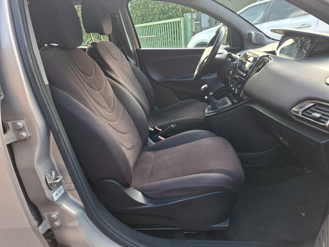 Lancia Ypsilon 1.2 GPL FINO AL 2034 / DA NEOPATENTATI / EURO 6