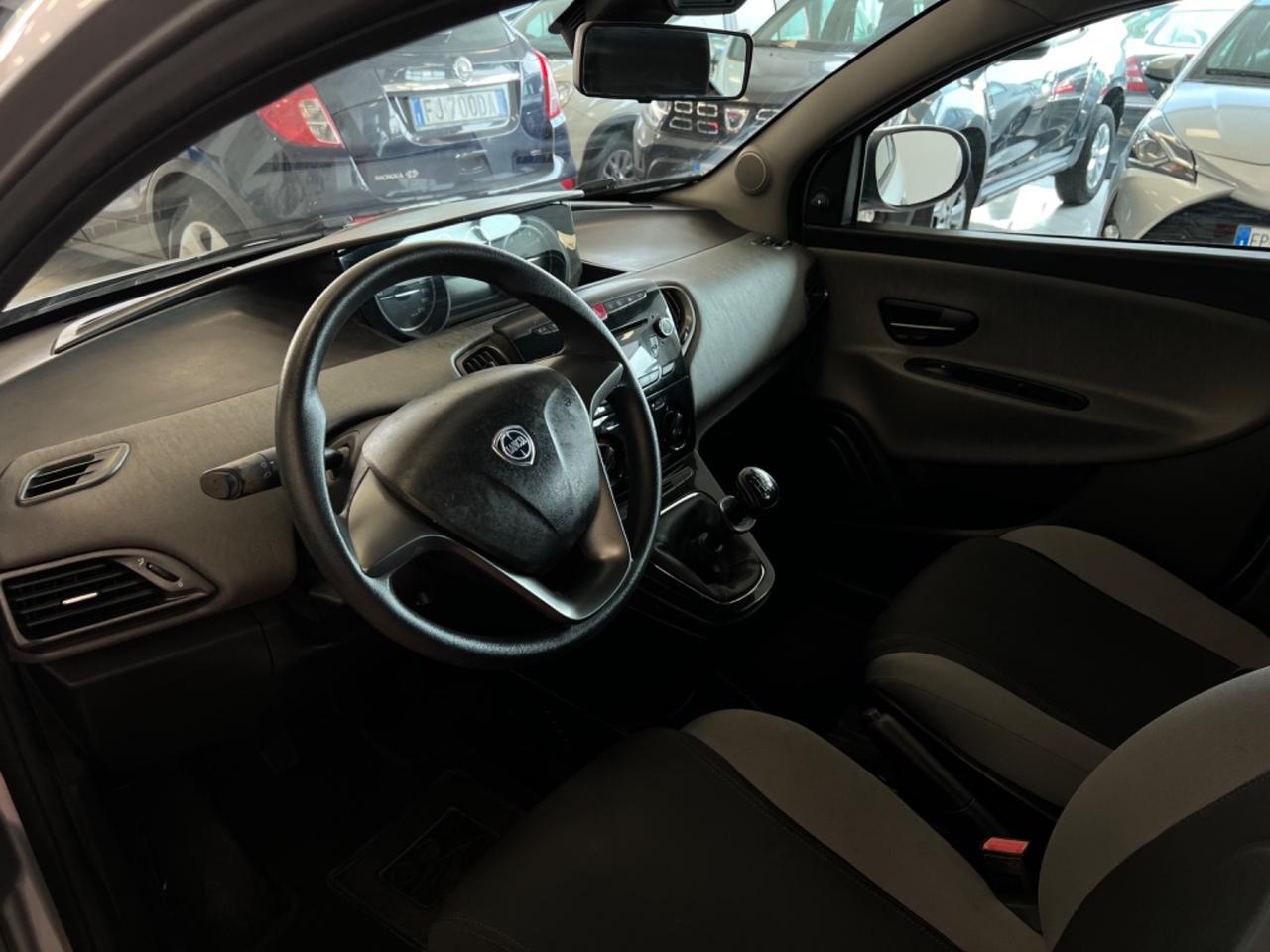 Lancia Ypsilon 1.2 69 CV 5 porte S&S Silver