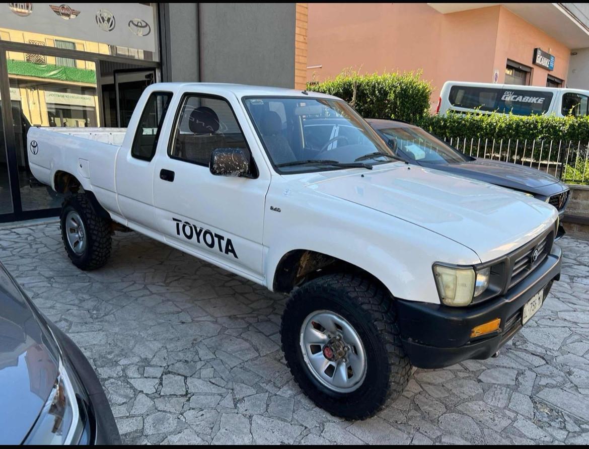 Toyota Hilux 2.4 diesel Pick-up