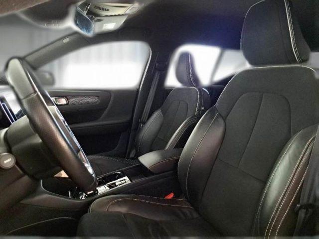 VOLVO XC40 T5 Recharge Plug-in Hybrid R-design