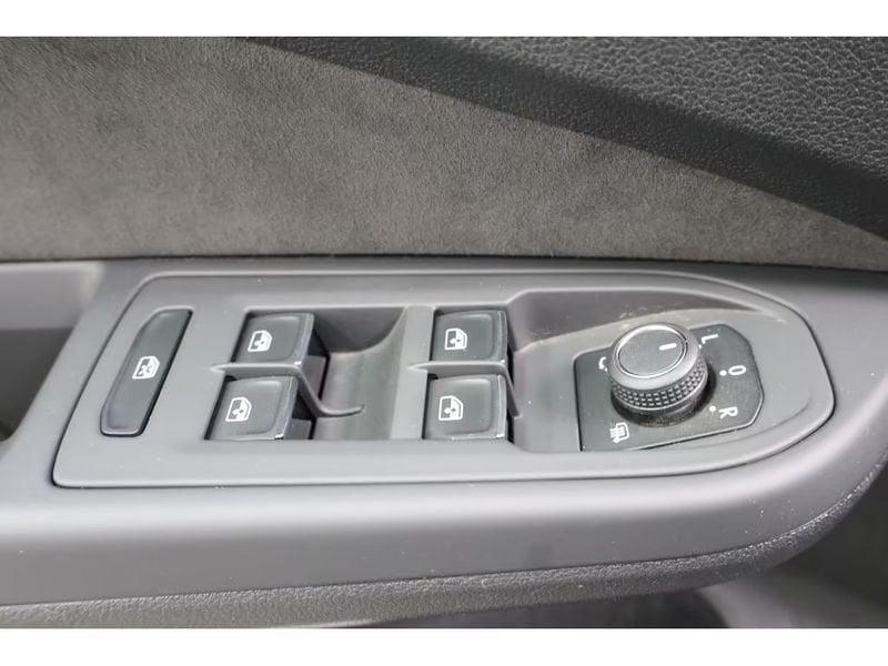 Volkswagen Golf Golf Variant 2.0 TDI 150 CV DSG SCR R-Line BLACK STYLE LED CAMERA HEAD-UP