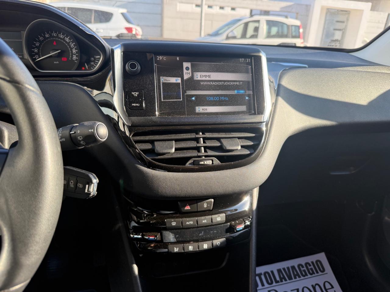 Peugeot 208 1.4 HDi 68 CV 5 porte Allure