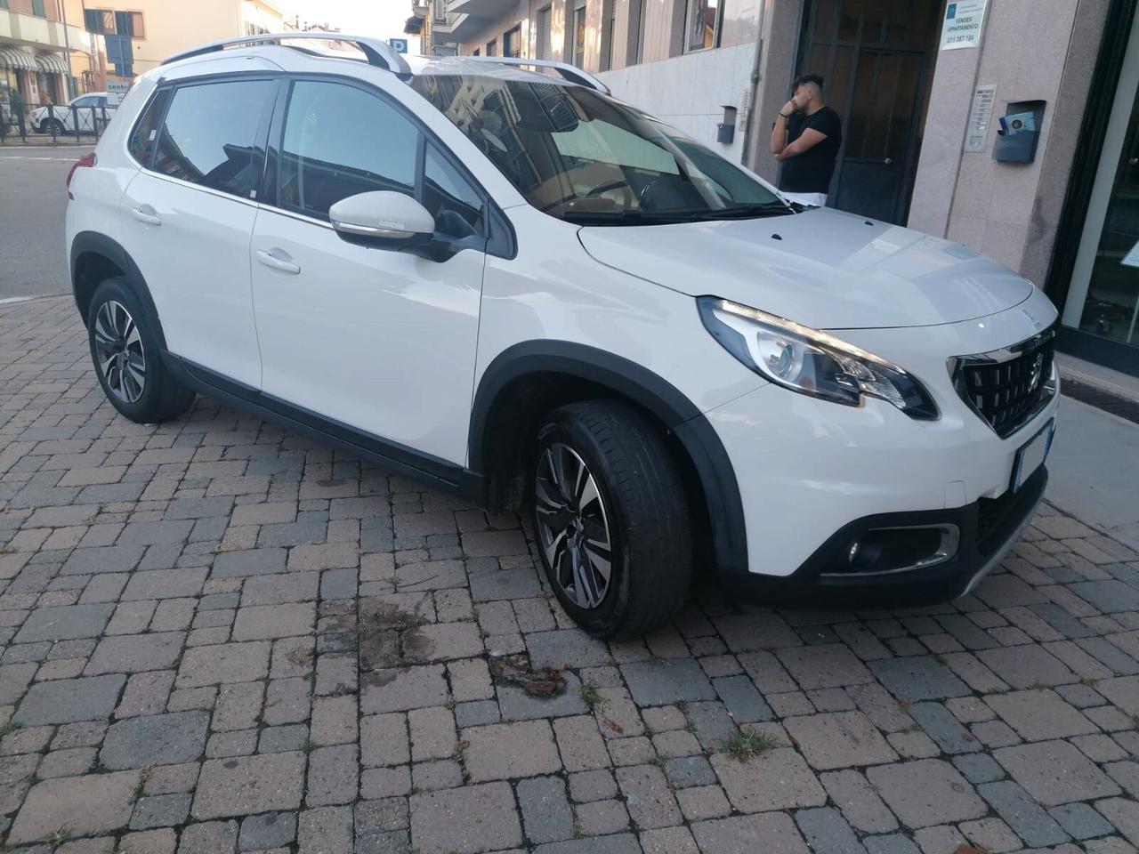 Peugeot 2008 PureTech 82 S&S Allure