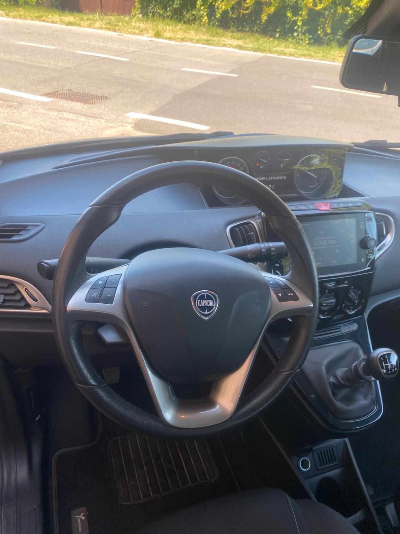 Lancia Ypsilon 1.0 FireFly 5 porte S&S Hybrid Ecochic Gold