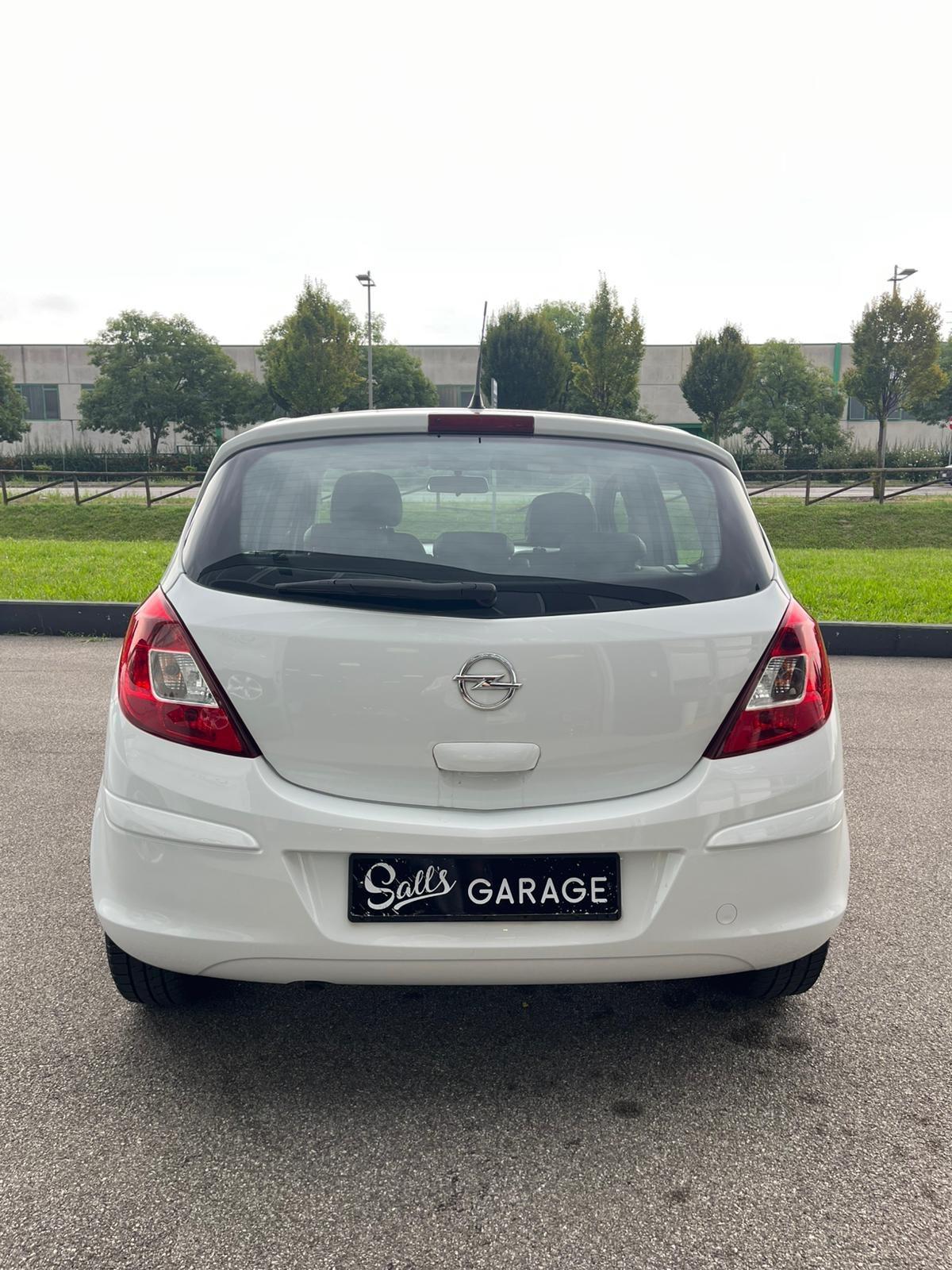 Opel Corsa 1.2 5 porte neopatentati