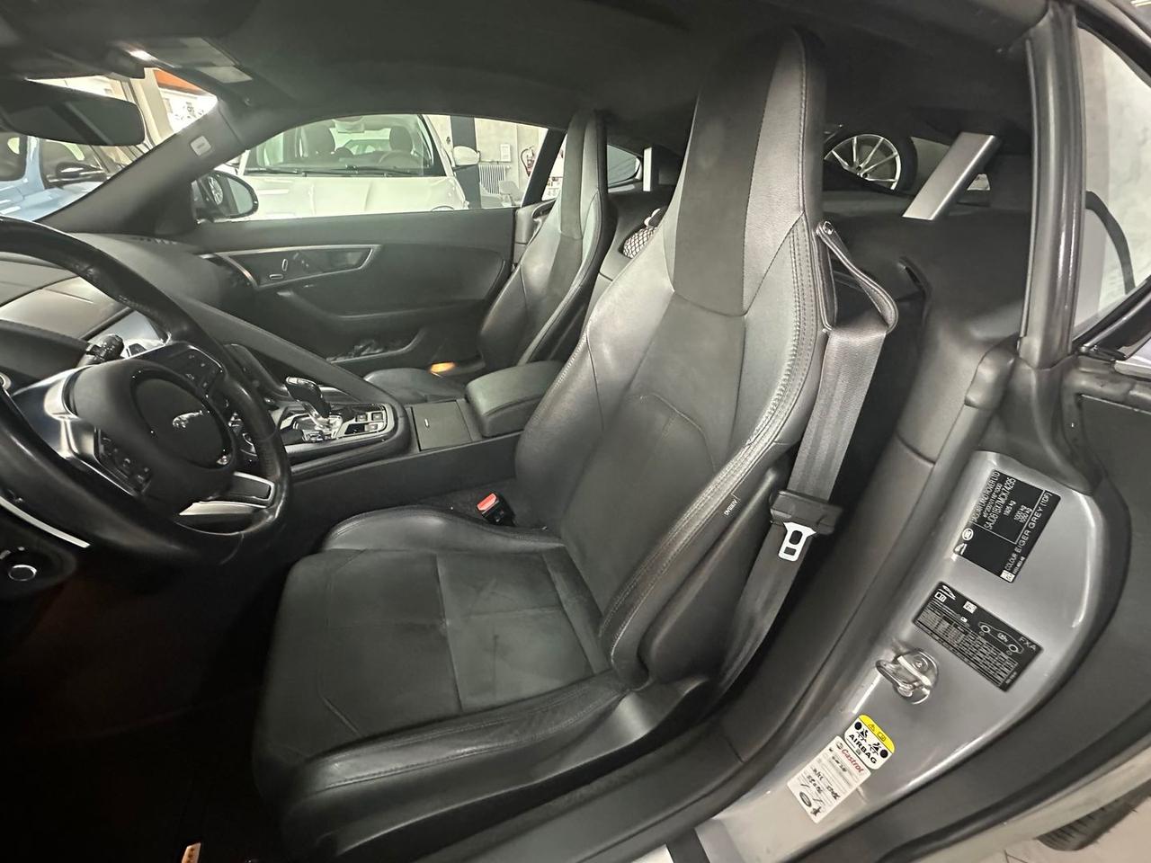 Jaguar F-Type R-Dynamic Black 2.0 P 300 Blac #8743