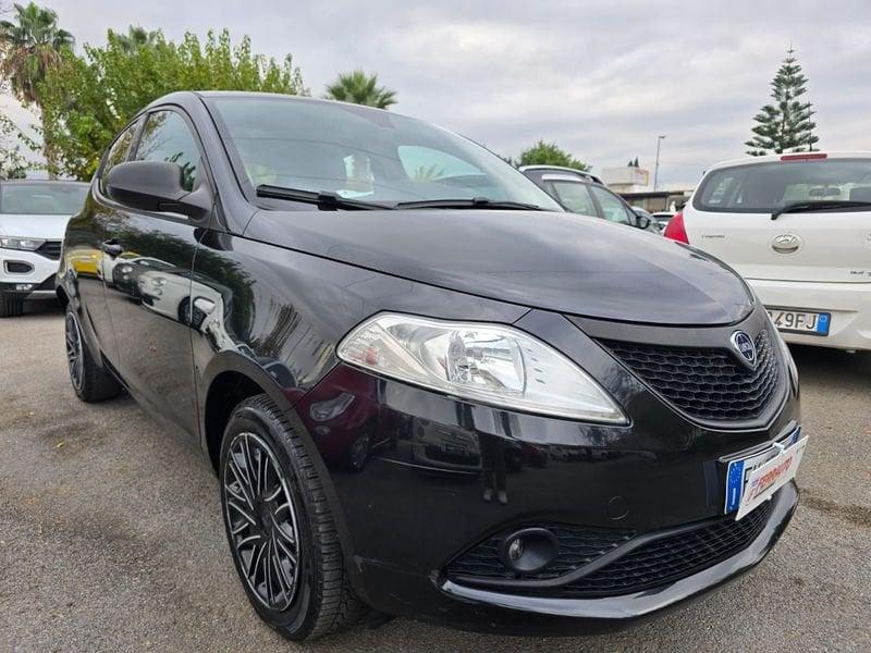 Lancia Ypsilon 1.2 69 CV 5 porte S&S Gold