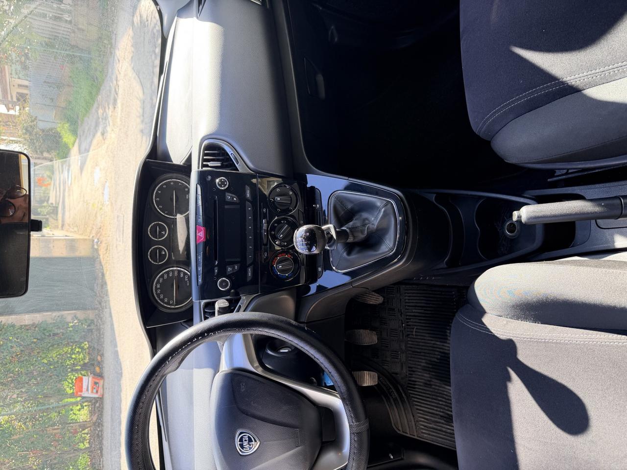 Lancia Ypsilon 1.2 gpl grigio 2015