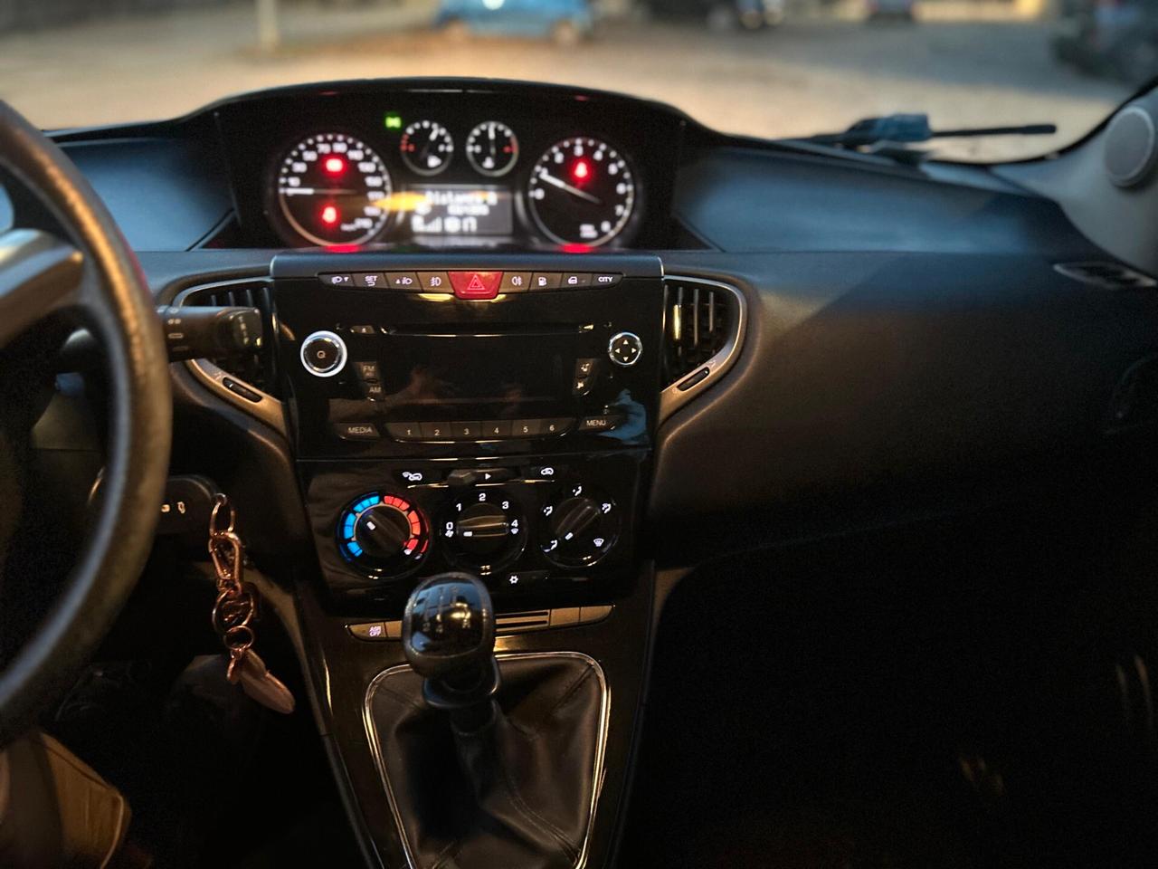 Lancia Ypsilon 0.9 TwinAir 85 CV 5 porte Metano Ecochic Elefantino