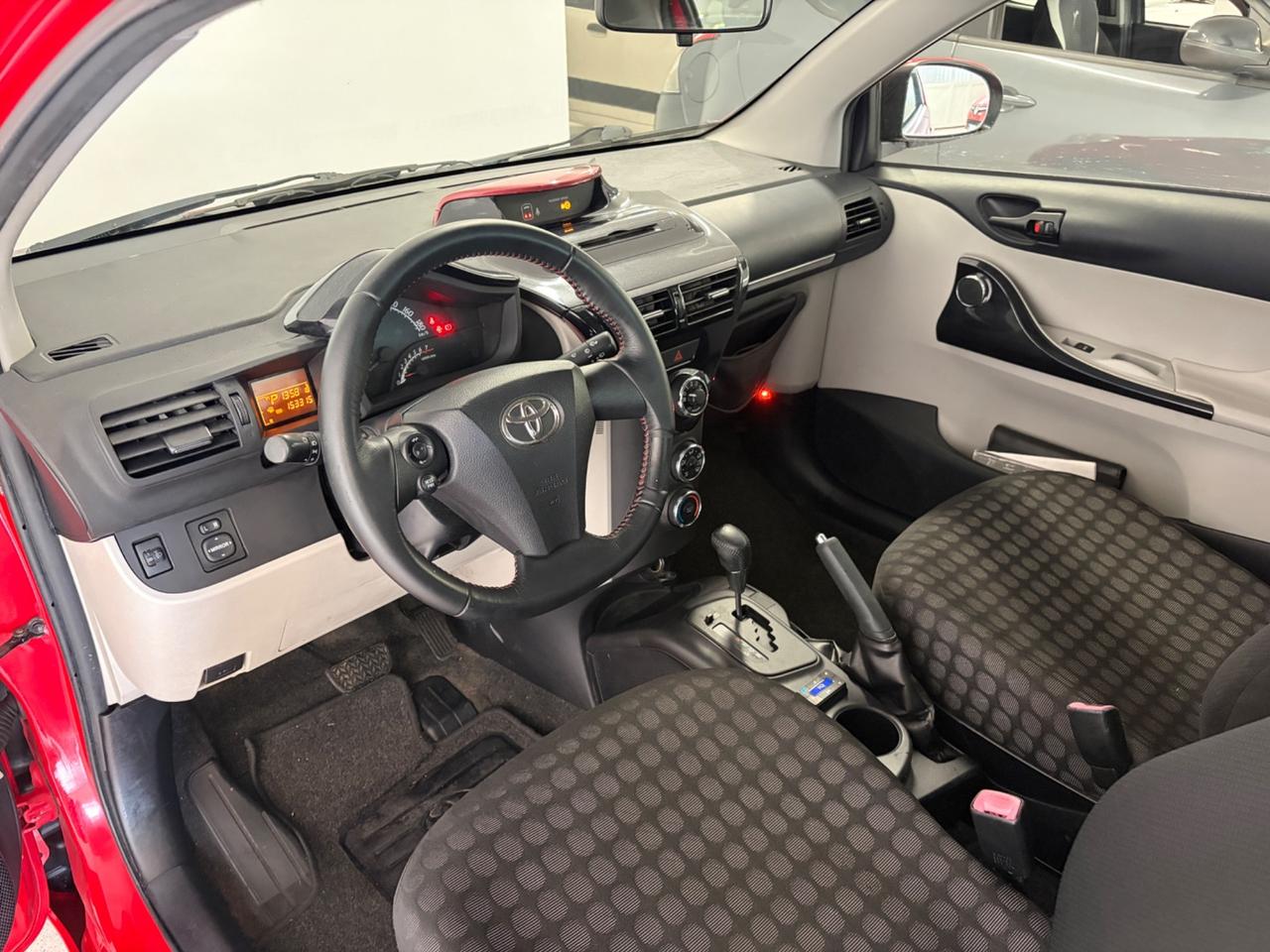 Toyota iQ Cvt automatica Perfetta !