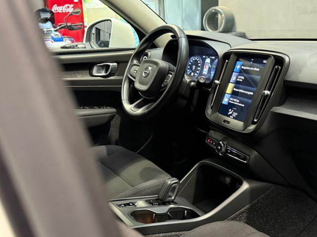 VOLVO XC40 T2 Geartronic Momentum *OK NEOPATENTATI / IVA*