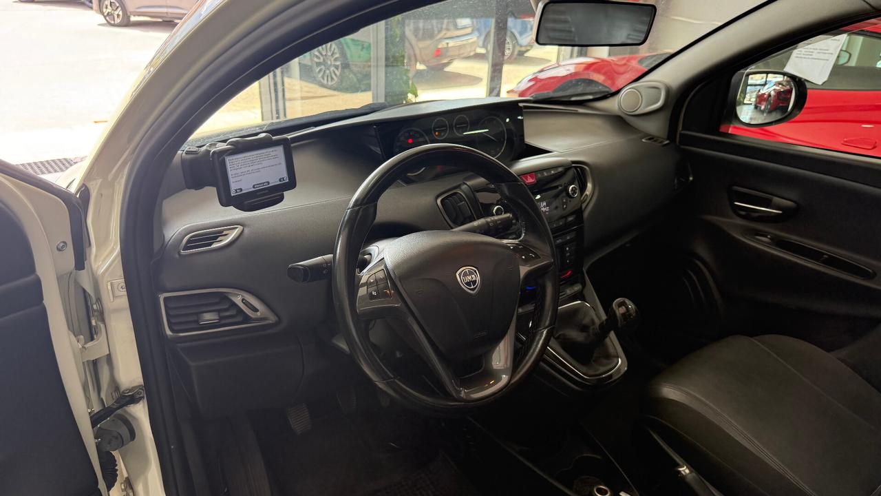 LANCIA YPSILON 1.3 MJT TETTO APRIBILE