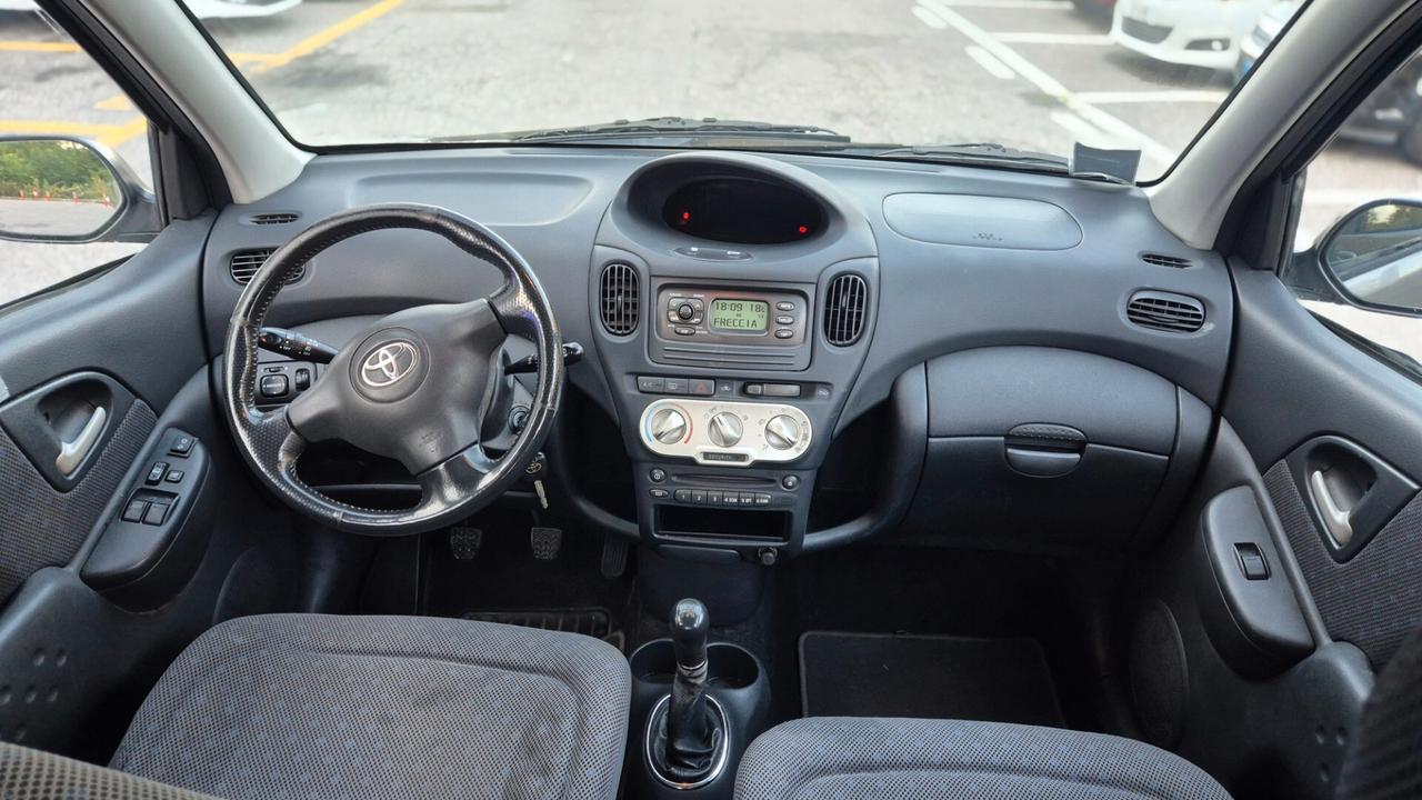 Toyota Yaris Verso 1.3i 16V cat Sol '03