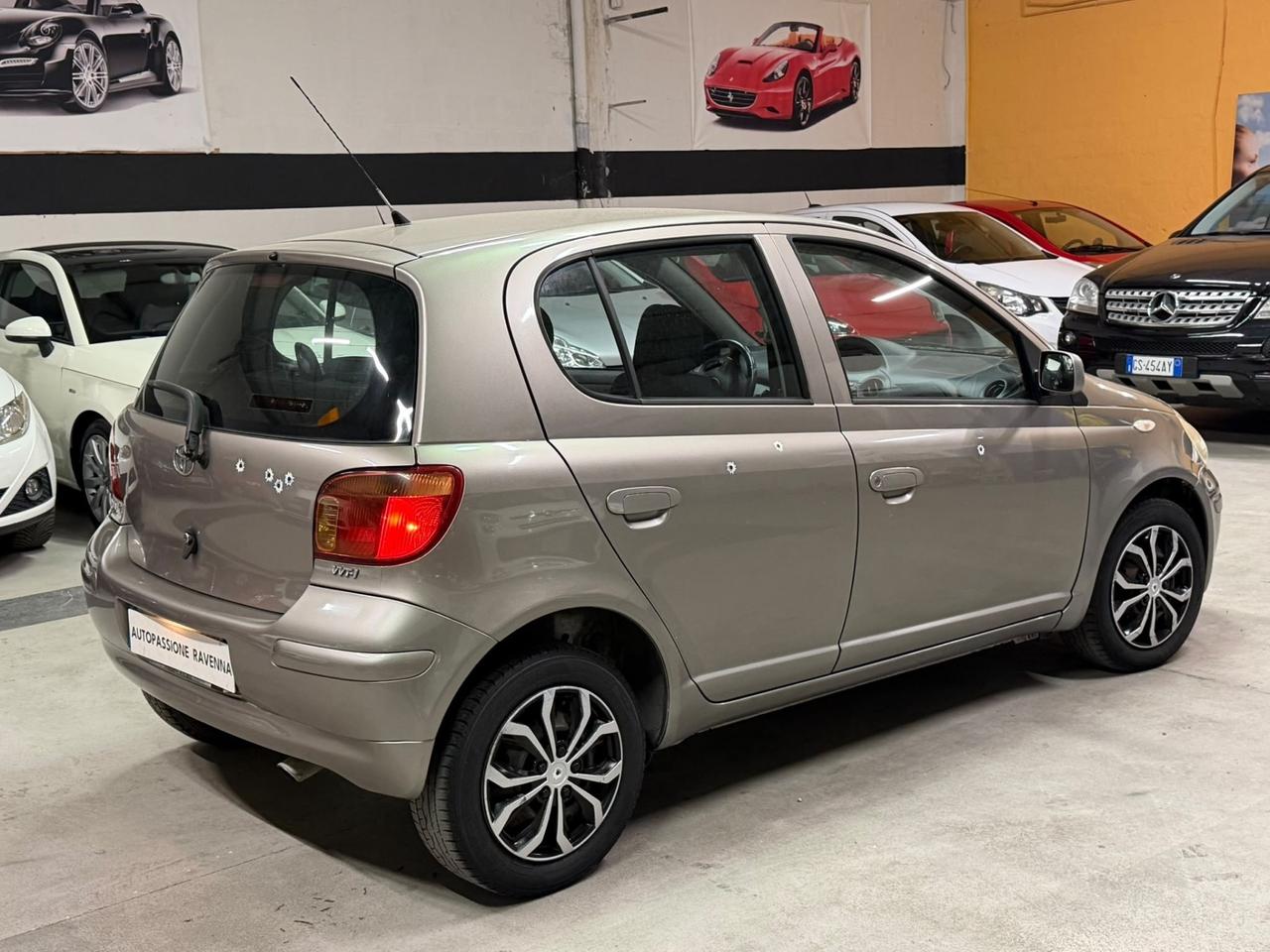 Toyota Yaris 1.3i 16V cat 5 porte Sol