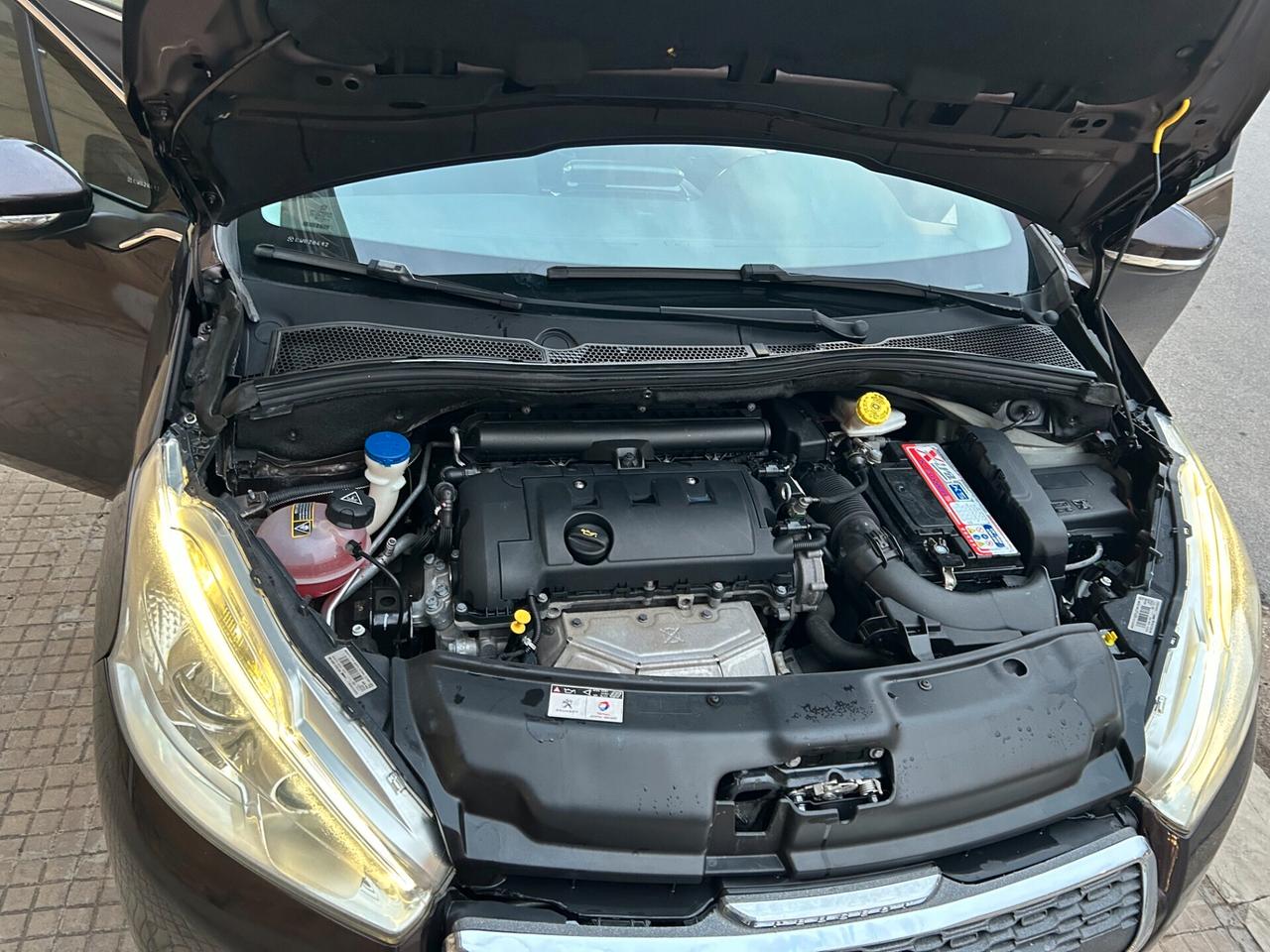 Peugeot 208 1.6 VTi 120 CV 5 porte Allure