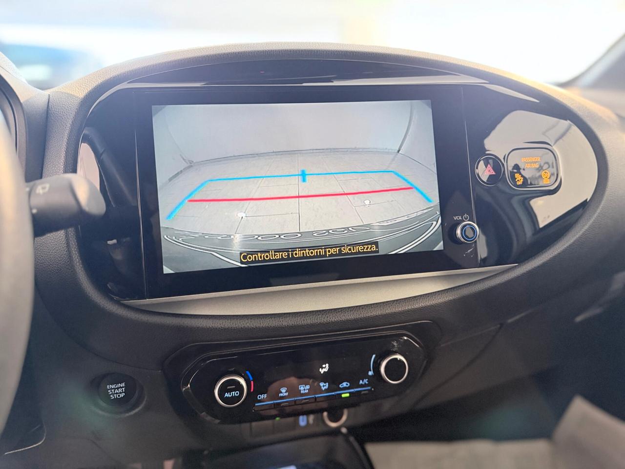 TOYOTA AYGO X LOUNGE NEOPATENTATI
