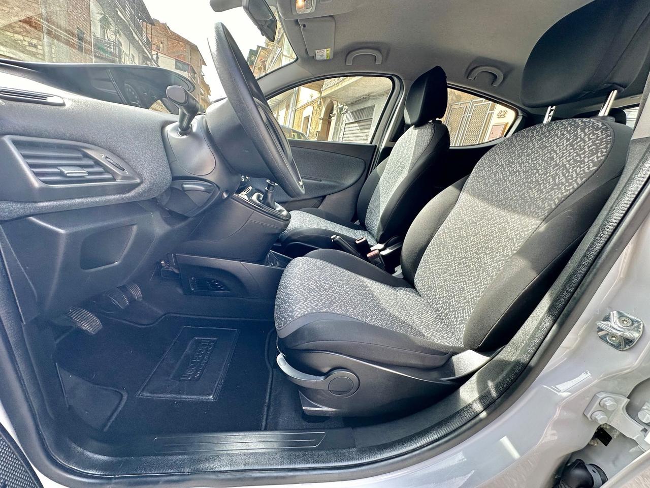 Lancia Ypsilon 1.2 69 CV 5 porte Elefantino