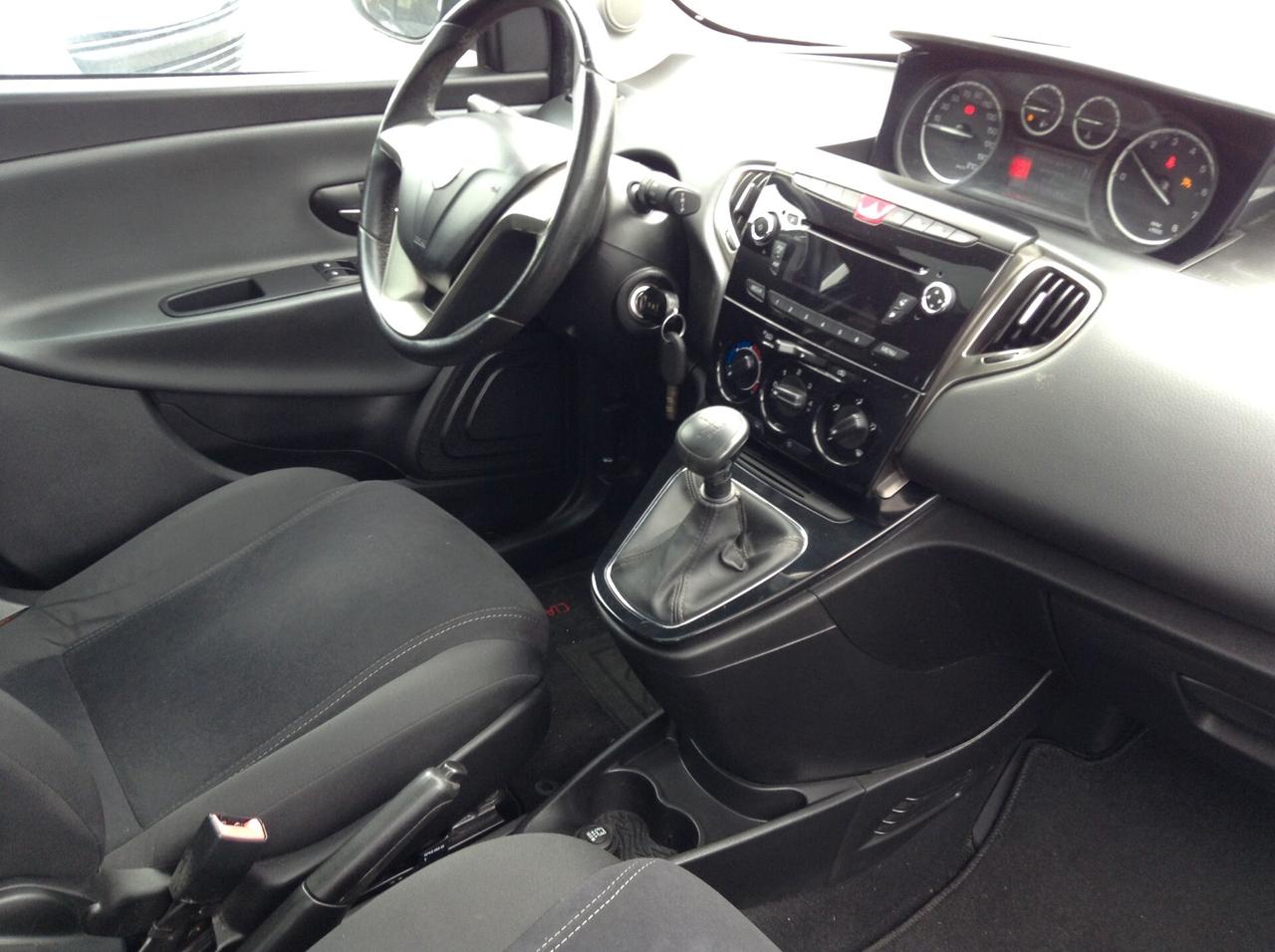 Lancia Ypsilon 0.9 TwinAir 85 CV 5 porte S&S Platinum