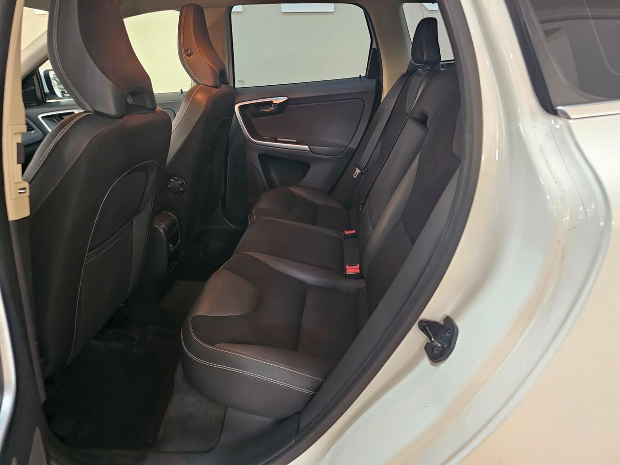 Volvo XC 60 XC60 D3 AWD Geartronic R-design