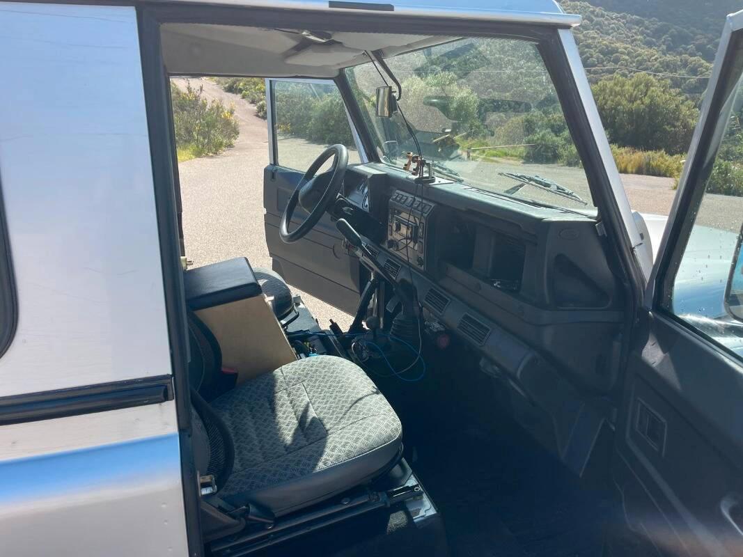 Land Rover Defender 90 SW Land Rover Defender 2.5 td5