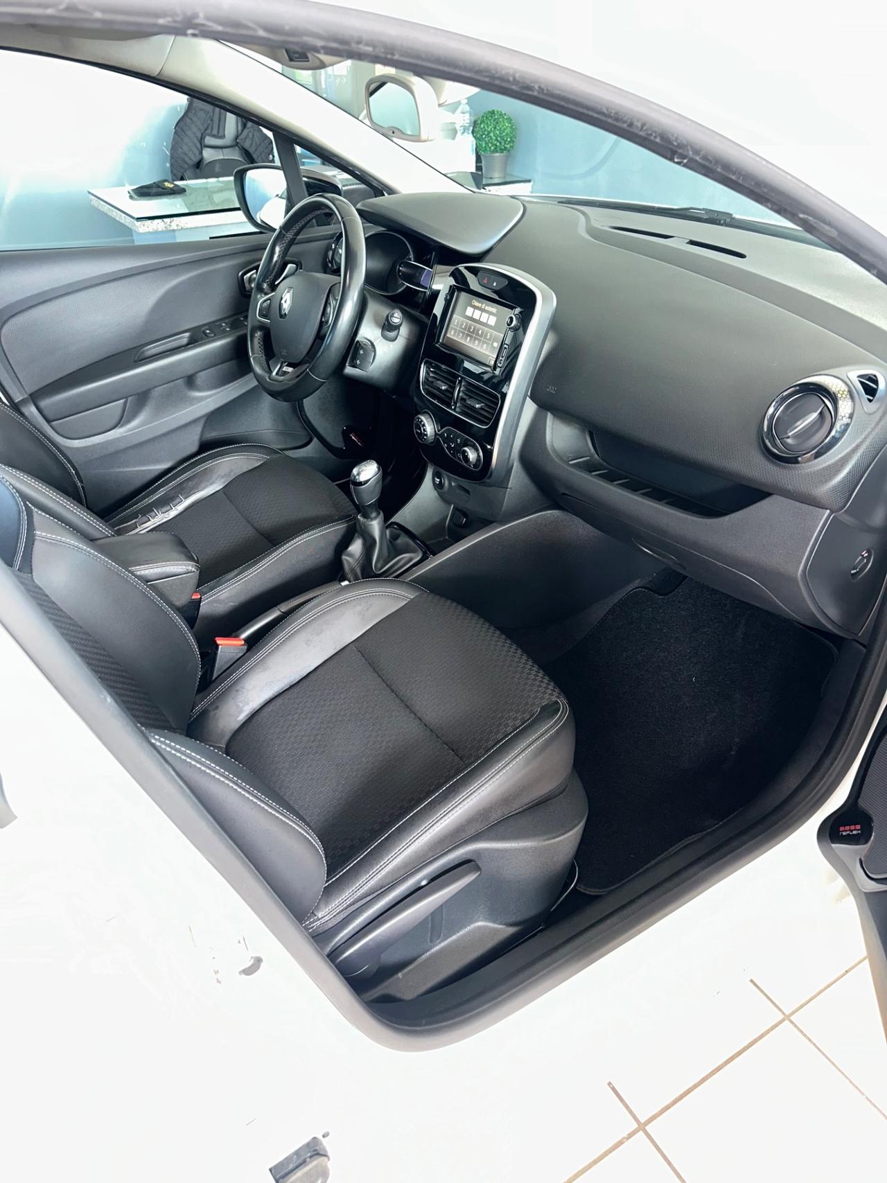 Renault Clio TCe 12V 75 CV 5 porte Moschino Intens