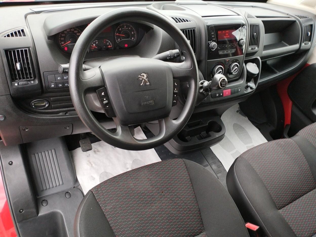 Peugeot Boxer 335 2.2 BlueHDi 140 S&S PLM Cabinato