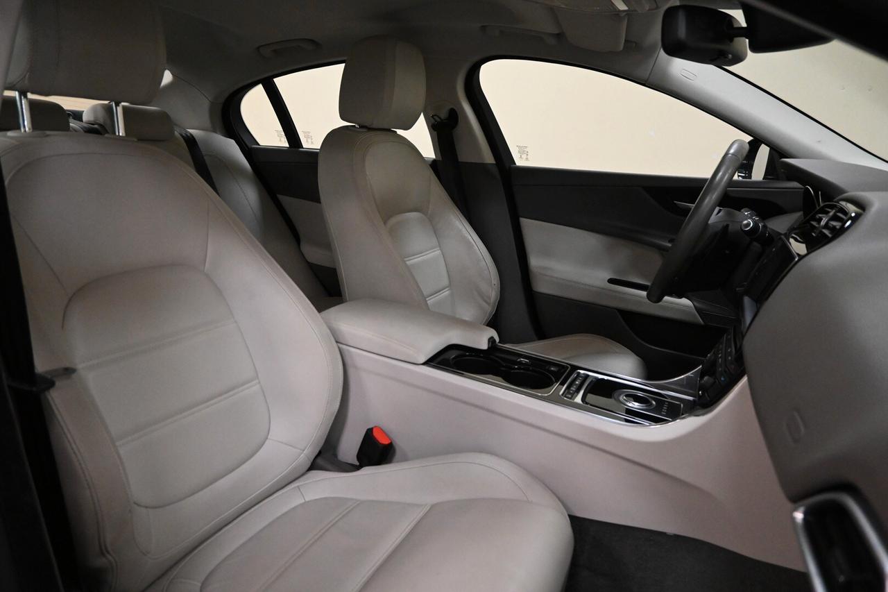 JAGUAR XE (X760) XE 2.0 D Turbo 180CV...