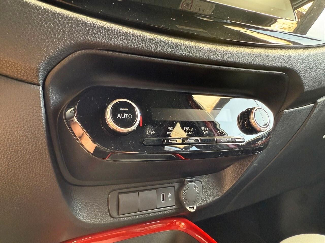 Toyota Aygo X 1.0 VVT-i 72 CV 5 porte Lounge - AUTOMATICA . SOLO 800 KM