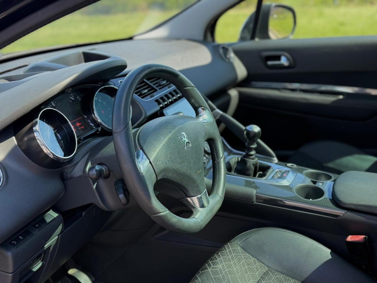 Peugeot 3008 1.6 HDi 115CV Allure