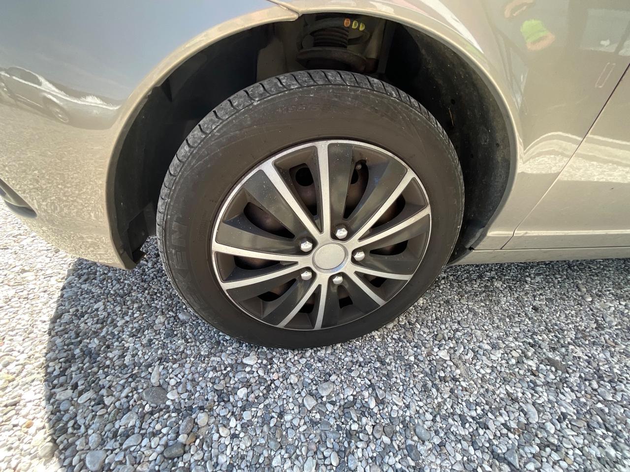 Lancia Ypsilon 1.2 Versus