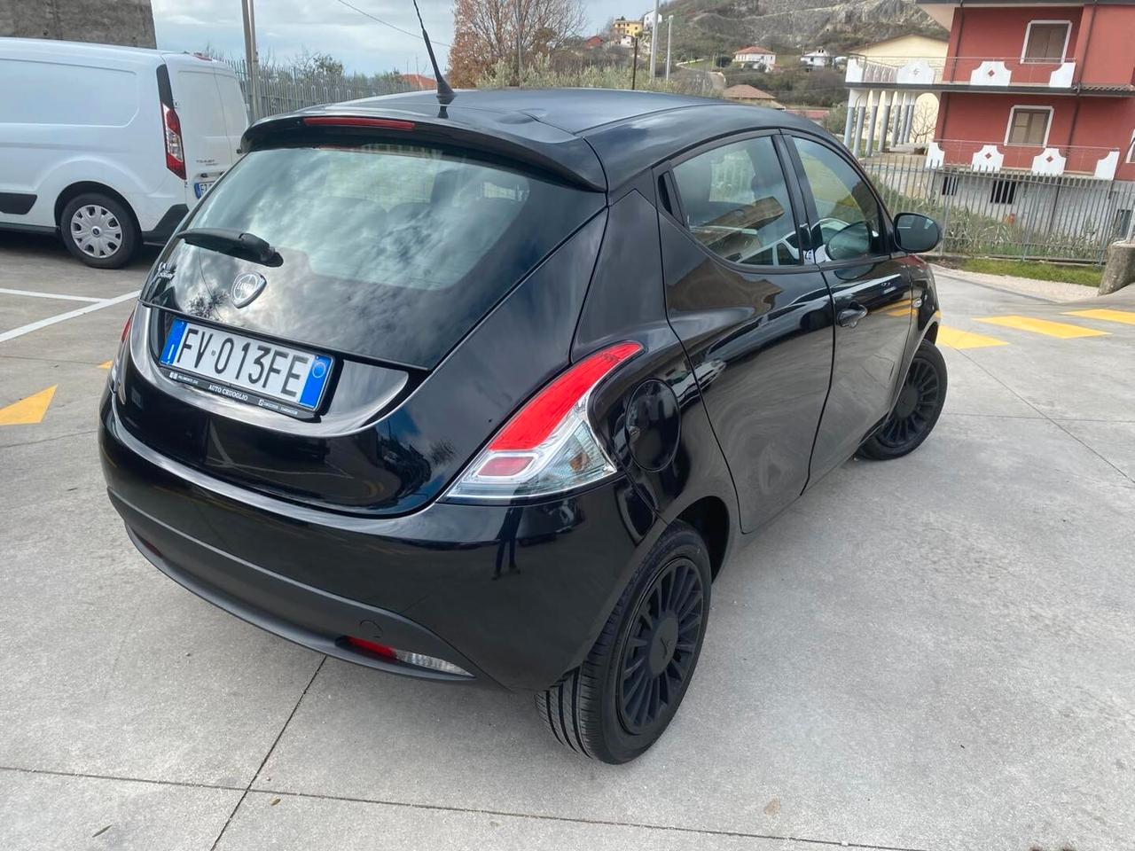 Lancia Ypsilon 1.2 69 CV Benzina-GPL Ecochic Elefantino Blu