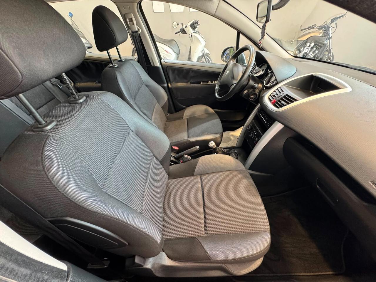 Peugeot 207 1.4 HDi 70CV 5p. Allure