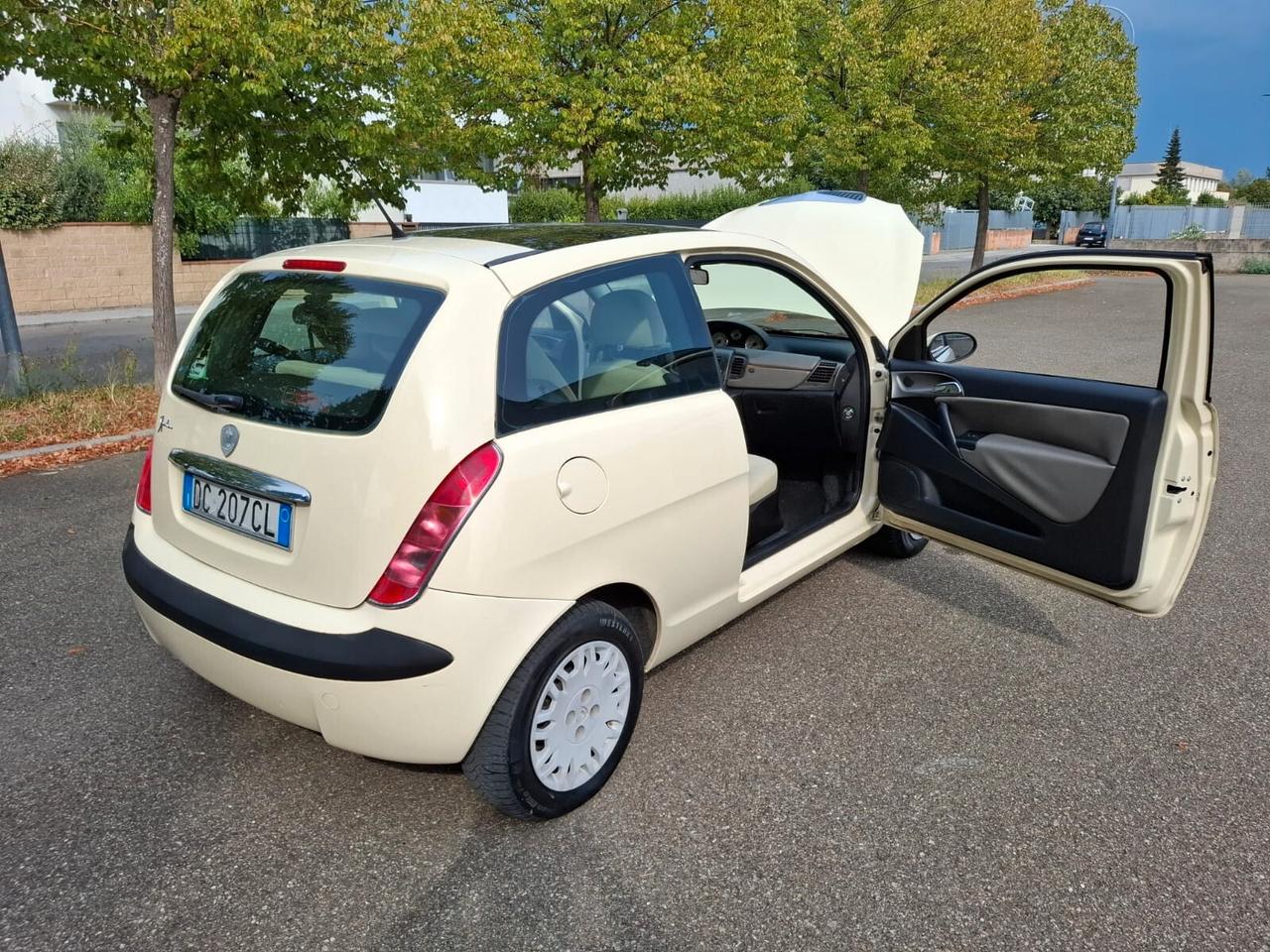 Lancia Ypsilon 1.2 benzina SOLAMENTE 93.000 KM