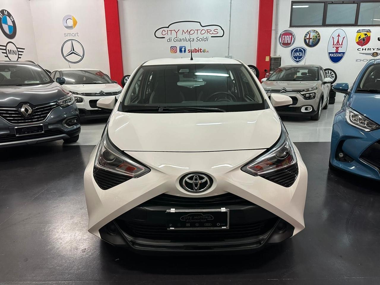 Toyota Aygo 1.0 VVT-i 69 CV 5 porte x-cool TSS