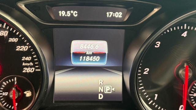 MERCEDES-BENZ CLA 200 d Automatic Business Extra SEDAN