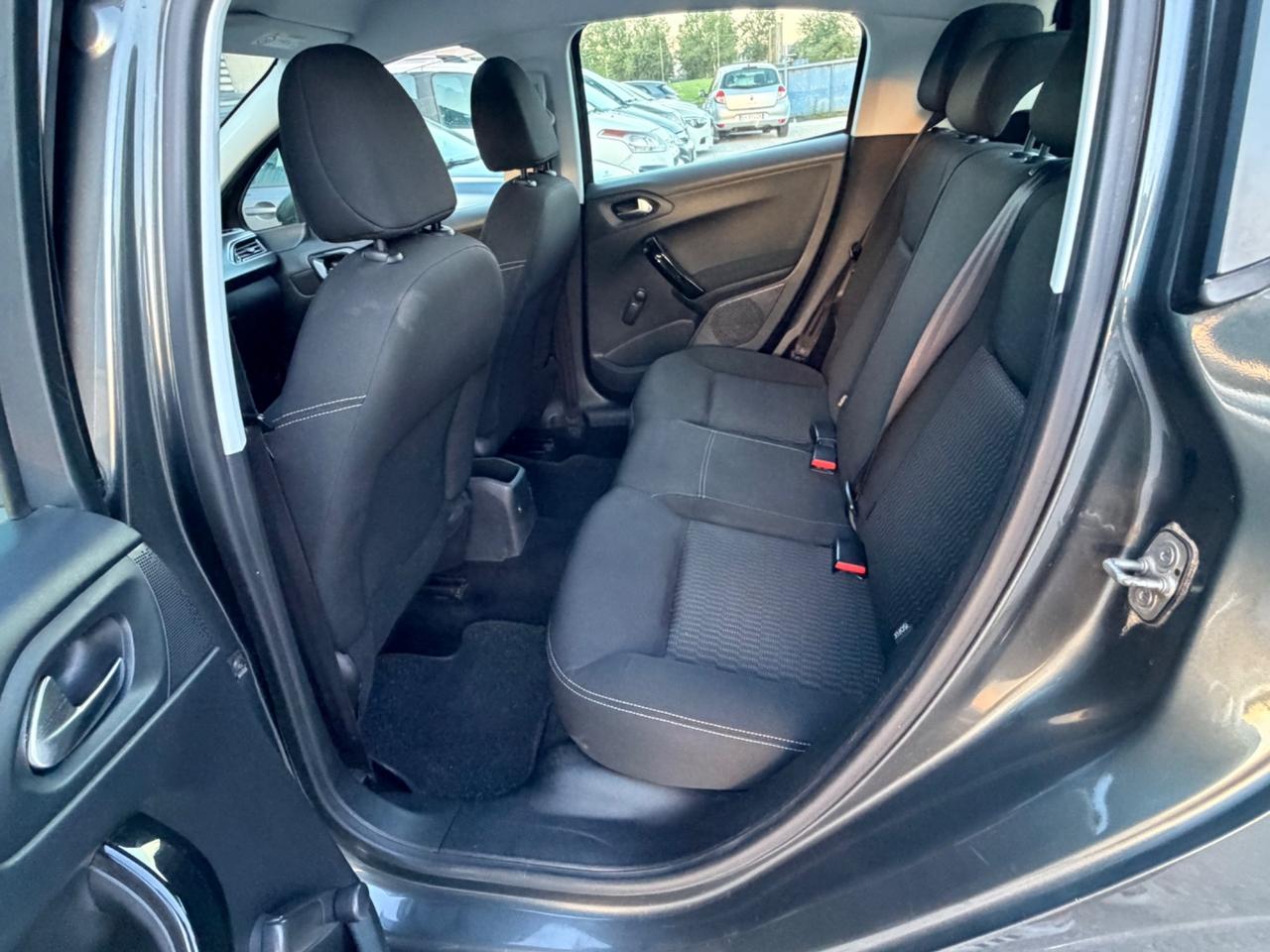 Peugeot 208 PureTech 82 5 porte Allure