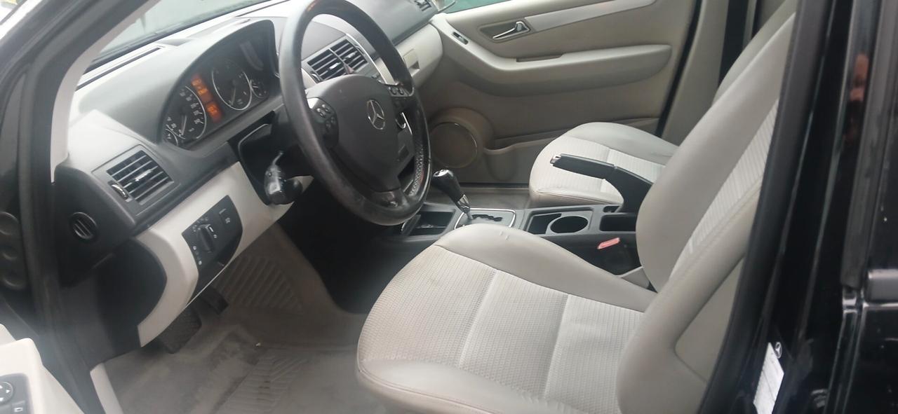 Mercedes cl. A 180 D automatica neopatentati