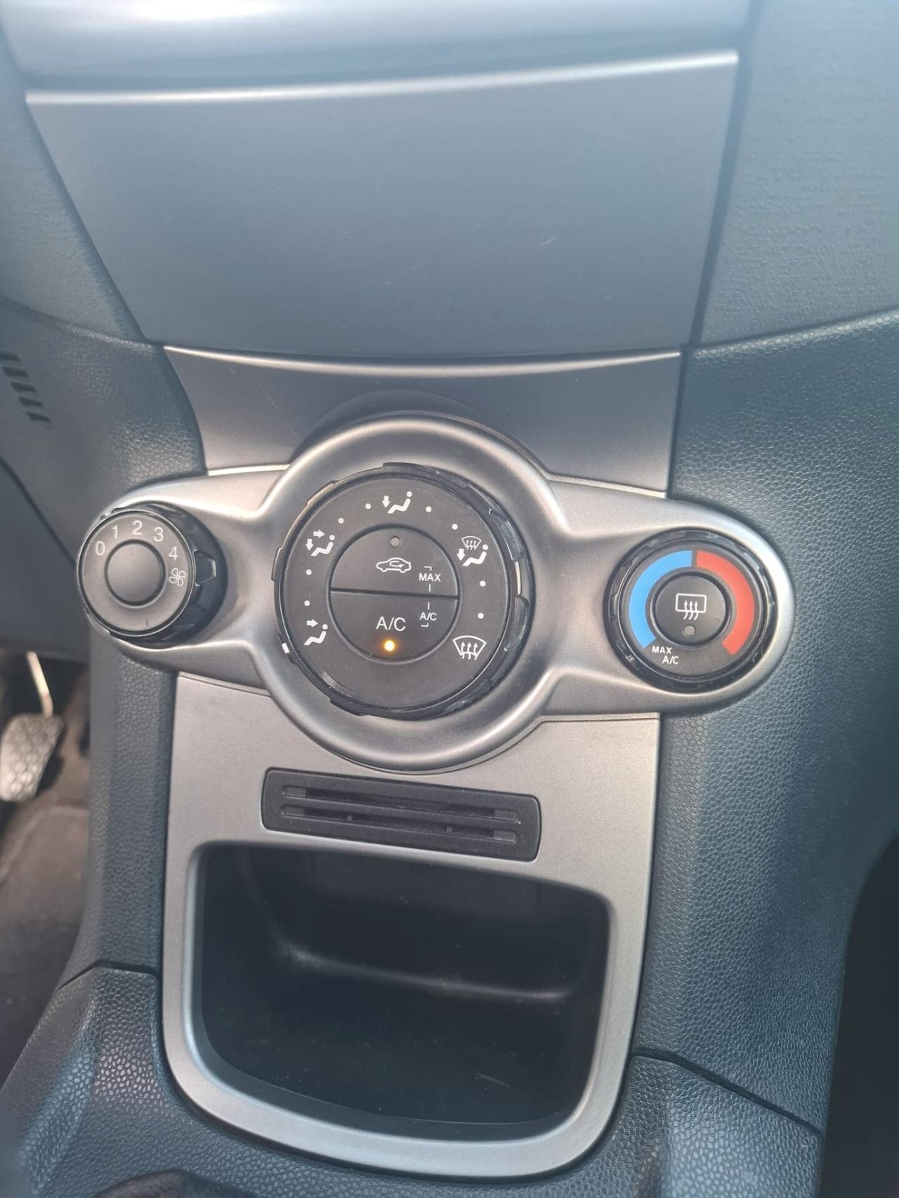 Ford Fiesta 1.4 TDCi 5p. - 2011