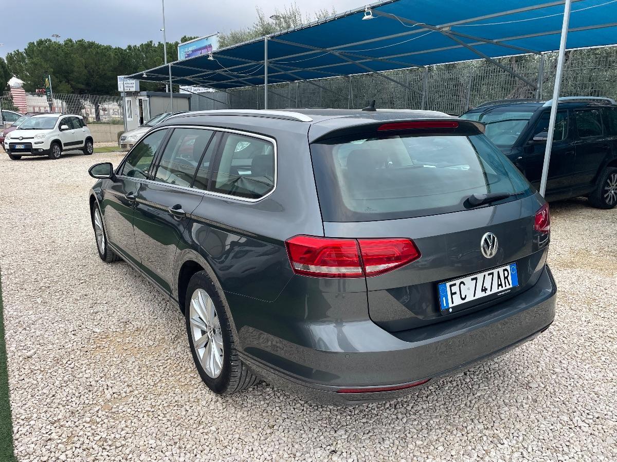 VOLKSWAGEN - Passat - 1.6 TDI DSG Comfortline BMT