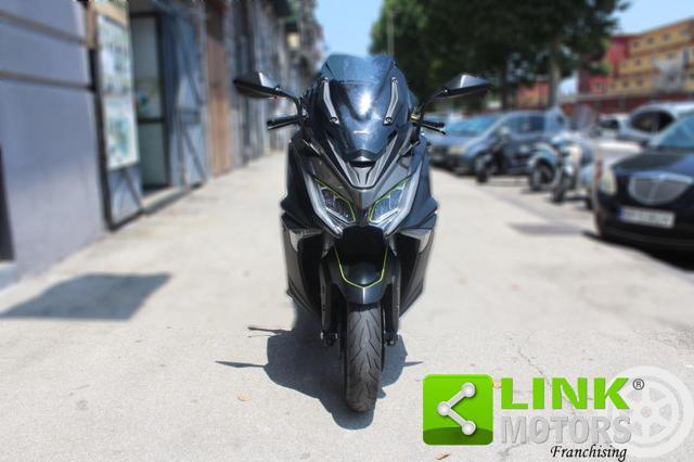 KYMCO AK 550 .