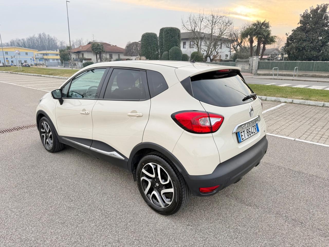 Renault Captur 0.9 TCe 12V 90 CV Start&Stop*Navi*Cerchi*Cruise*Aux*Usb