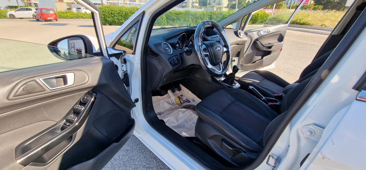 Ford Fiesta 1.2 60CV Black & White Edition 2015