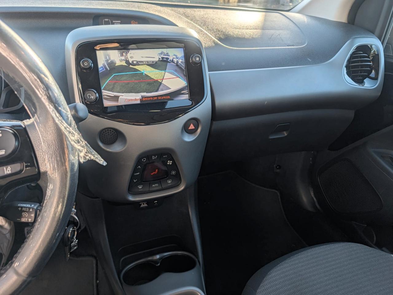 Toyota Aygo Connect 1.0 VVT-i 72 CV 5 porte x-play CAMERA+NAVI