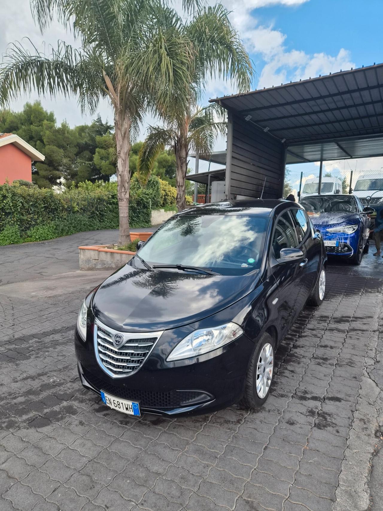 Lancia Ypsilon 1.2 69 CV 5 porte S&S Platinum